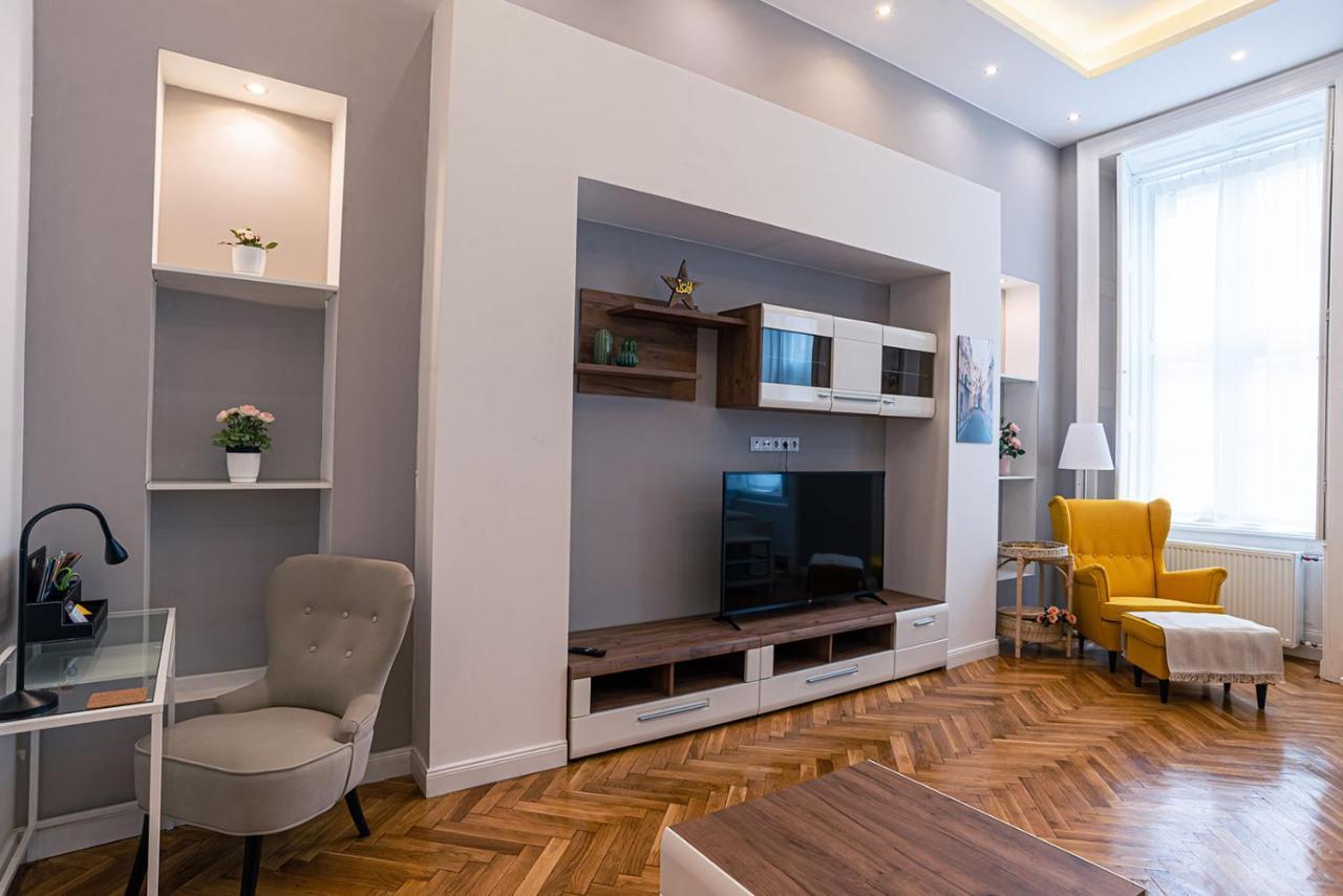 Joy Apartments On Kiraly Street Budapest Exterior photo