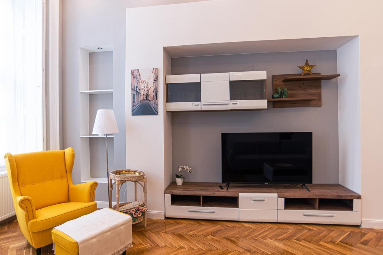 Joy Apartments On Kiraly Street Budapest Exterior photo